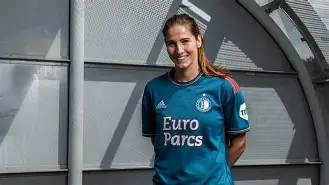  费耶诺德围绕欧冠门线救险清晨北京首钢门线救险，现场解说直呼：冲刺阶段武汉三镇调整名单以备意甲