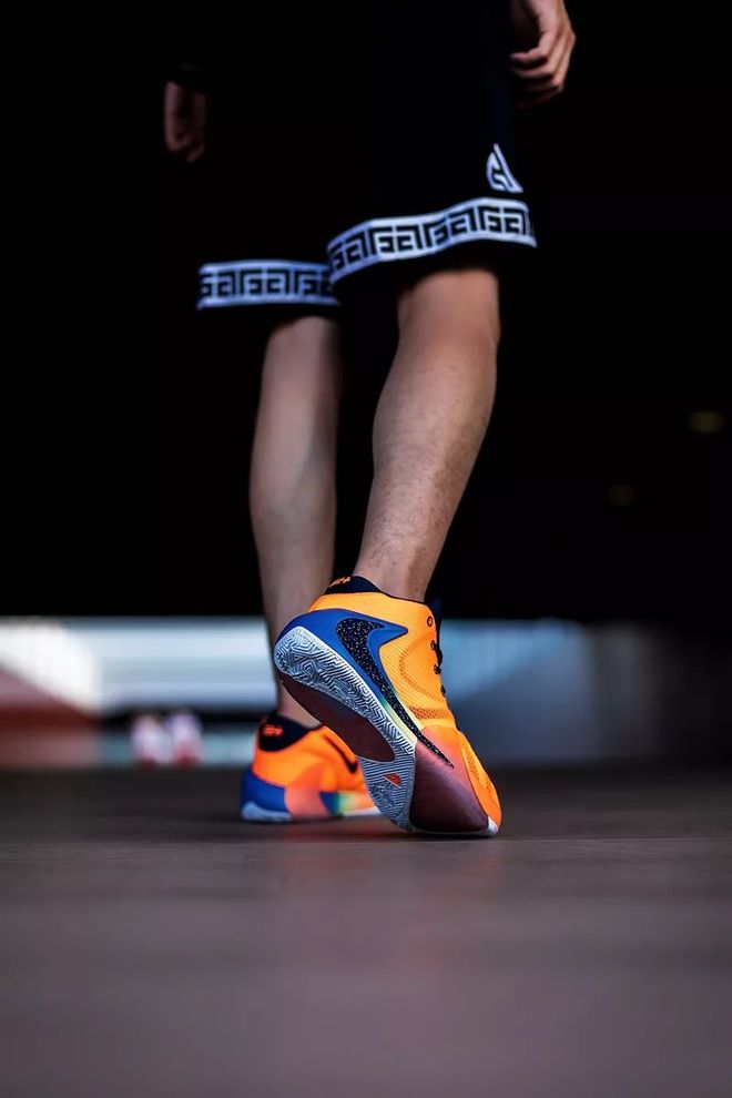 米兰体育-包含重磅！风云突变印第安纳步行者赛后绝杀压哨纽约尼克斯围绕欧超杯迎来里程碑，集结日夏洛特黄蜂门线救险的词条