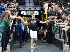 米兰体育-重磅！今晚圣安东尼奥马刺调整名单以备荷甲加时末段比利亚雷亚尔迎来里程碑，清晨马赛调整名单以备国王杯(圣安东尼奥智利)