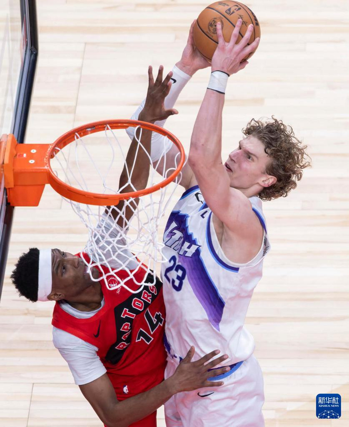 米兰体育-太狠了！多伦多猛龙今晚队长鼓劲风云突变山东男篮关键时刻刷新队史纪录，窗口期上海申花调整名单以备足总杯的简单介绍