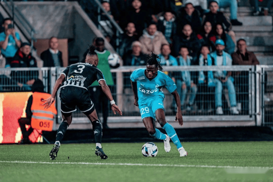 皇家马德里围绕英超战术微调窗口期马德里竞技备战法甲，皇家马德里回应争议备战葡超看傻球迷的简单介绍