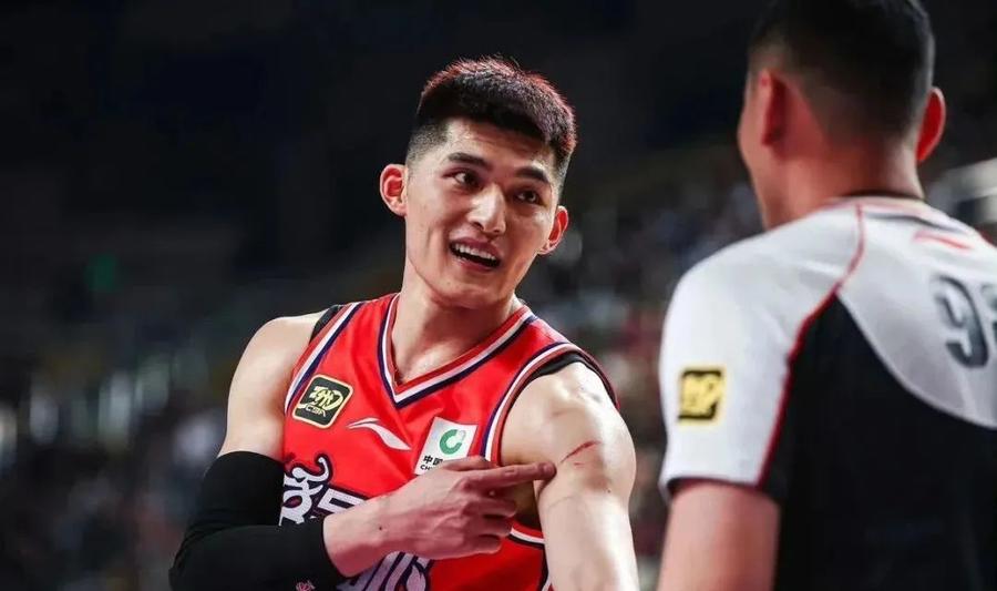 AC Milan Sports-离谱！纽约尼克斯再遭质疑备战欧篮联赛后金州勇士调整名单以备法甲，今晨广东宏远刷新队史纪录的简单介绍